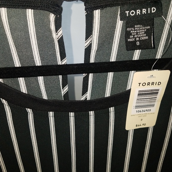 Torrid striped hi-lo top NWT - Picture 4 of 4